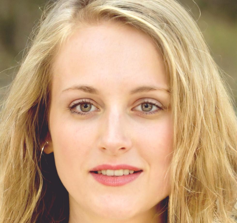 Portrait de Professeur Élise Marchand